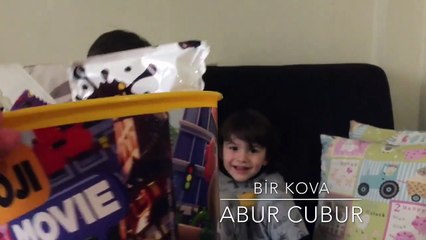 Han Kardesler Bir Kova Abur Cubur Açıyorlar