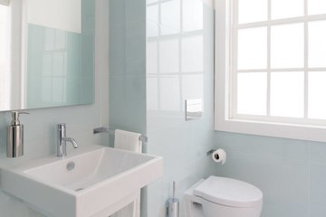 Amazing and simple bathroom cleaning tips