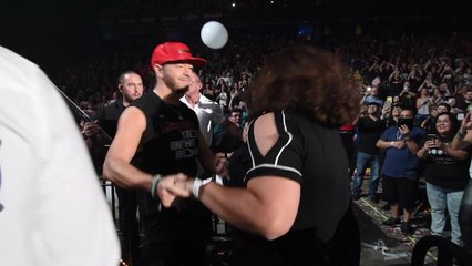 New Kids on the Block Honor Selena During Their Concert in the Late Singer's Hometown