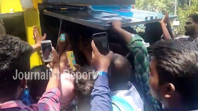 Devarakonda Vijay Birthday Celebration With Fans