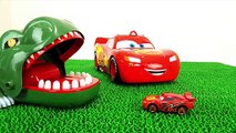 Disney PIXAR Cars Lightning McQueen Red Cars TOMICA into the Dinosaur Eat