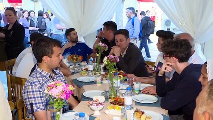 Türk kurumları Bakü'de iftar çadırı kurdu - BAKÜ