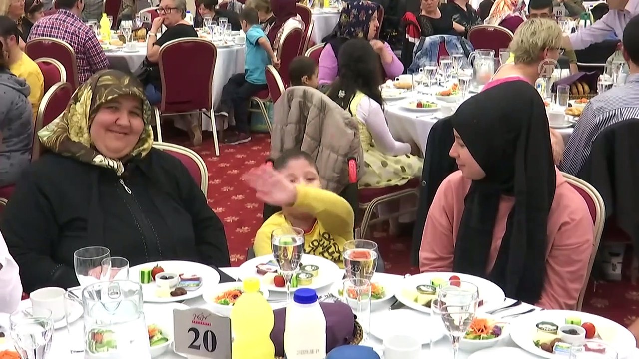 Ekrem İmamoğlu engellilerle iftarda buluştu - İSTANBUL