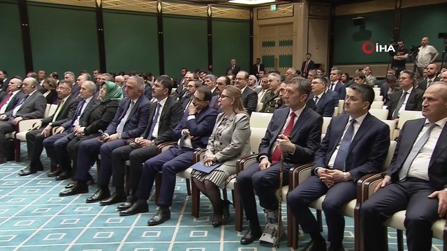 Cumhurbaşkanı Erdoğan:'DEAŞ tarafından tahrip edilen Kerkük-Ceyhan petrol boru hattının bir an önce faaliyete geçirilmesinin önemine işaret ettik. Türkiye-Irak arasında bir askeri işbirliği ve güven anlaşmasının yapılmasının isabetli olacağı