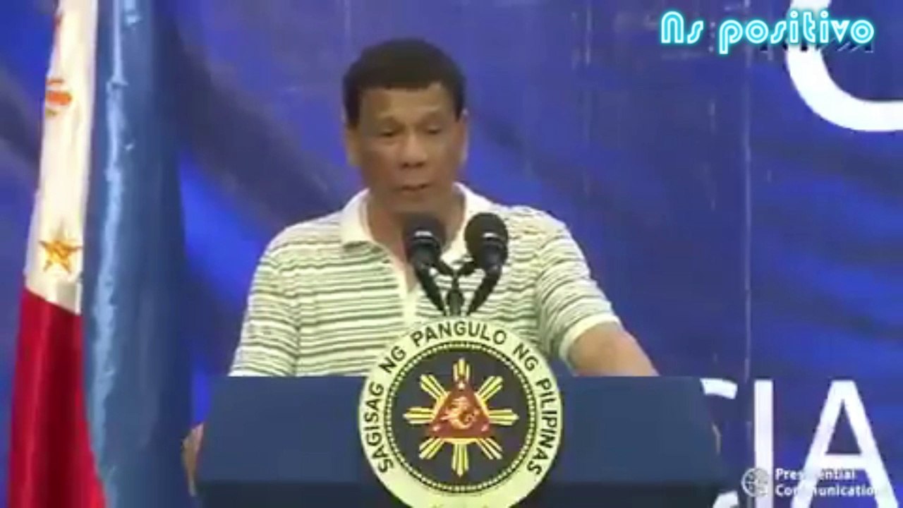 Una cucaracha interrumpe el discurso del presidente de Filipinas