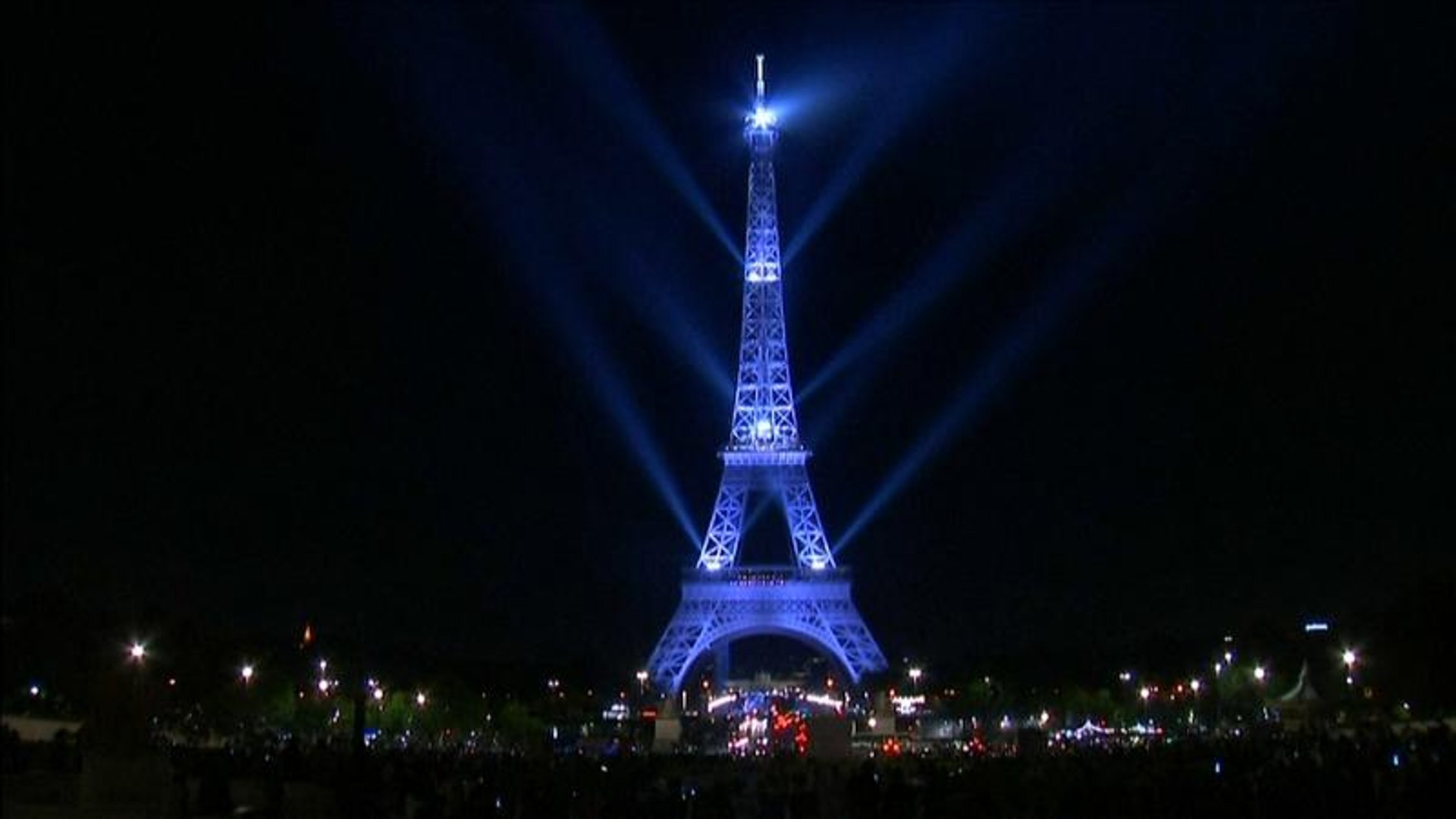 La Tour Eiffel fête ses 130 ans avec un spectacle son et lumière