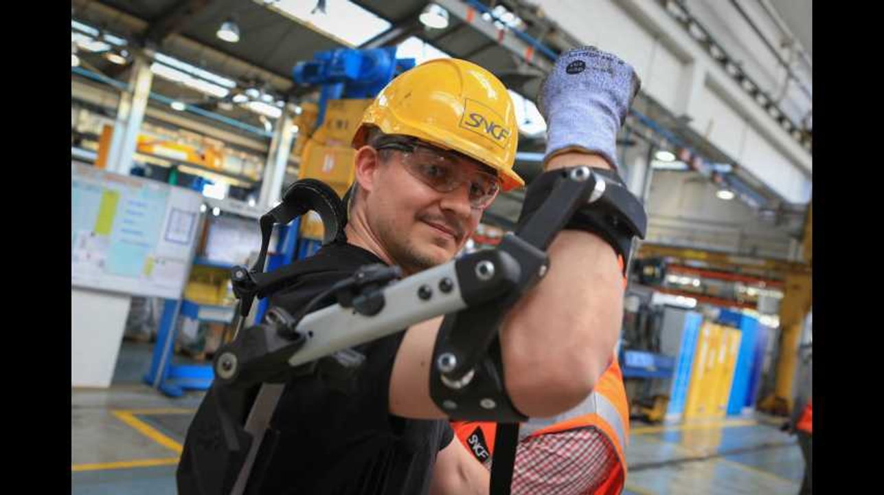 L'exosquelette donne un coup de main aux agents de la SNCF