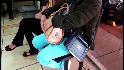 Mãe e filha registram BO após celular ser esquecido em Uber