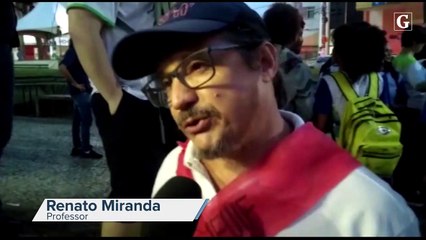 Professor reclama dos cortes na educação