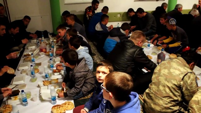 Türk askerinden, katliamın yaşandığı Boşnak köyünde iftar - AHMİÇİ