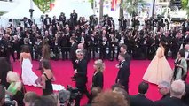 Alessandra Ambrósio brilha em Cannes