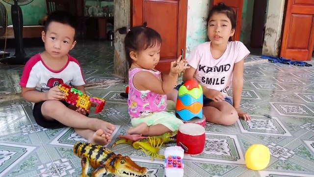 Bébé a Bougé pour l'Aider, Et d'Être Récompensés avec de la Crème glacée, du Poisson Et des Pizzas Bébé Beurre TV
