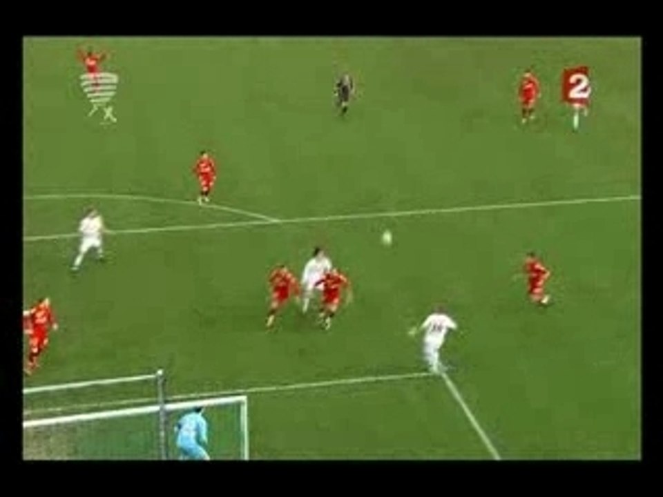 Magnifique reprise de Karim Benzema +parada de pelé