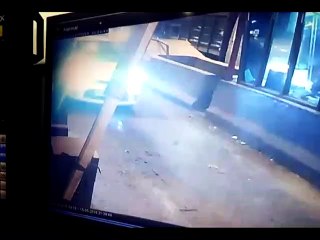 टाेलकर्मी ने मांगा टैक्स तो युवक ने दिखा दी पिस्टल, सीसीटीवी में कैद- young man show pistol when toll worker asked to pay toll tax in gurugram, video viral