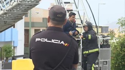 Una pareja tiene en vilo siete horas a la Policía amenazando con matarse si no les devolvían la custodia de su hijo