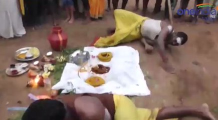 மழை வேண்டி நூதன முறையில்  ஏரியில் இறங்கி கிராம மக்கள் வழிபாடு- வீடியோ