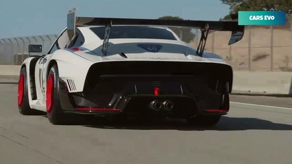 2019 Porsche 935 On Race Track