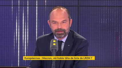 Emmanuel Macron présenté sur une affiche de campagne : "Je pense que le président de la République assume son engagement pro-européen", assure Edouard Philippe