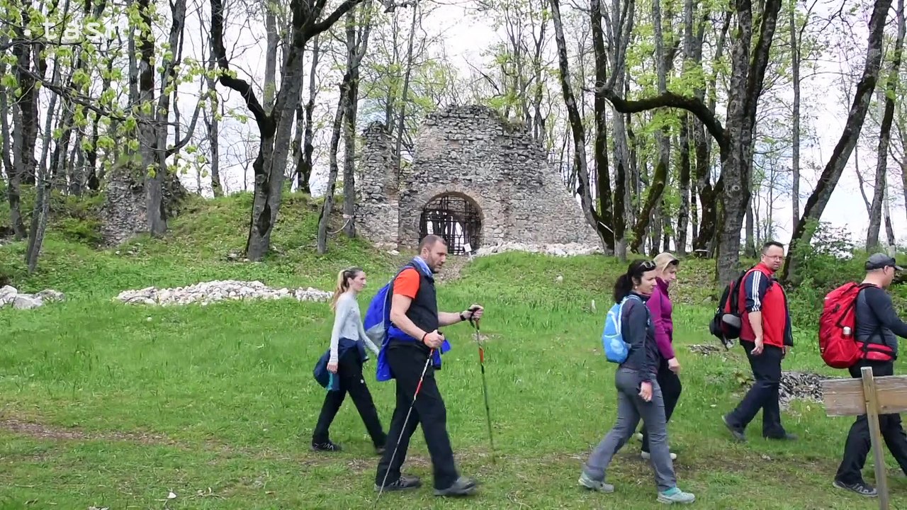 Turisti majú z hradu Muráň nádherné výhľady