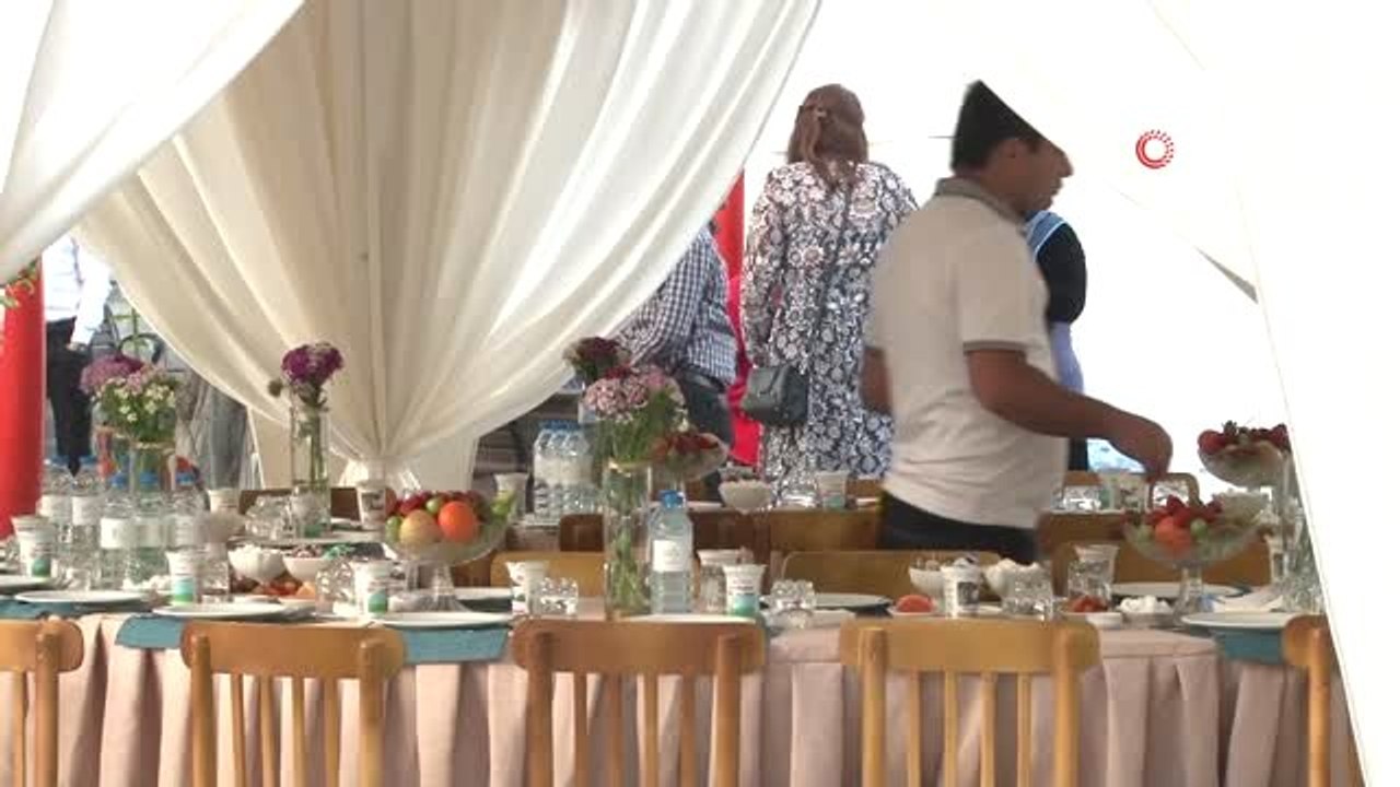 Bakü'nün Merkezinde İlk Defa İftar Çadırı Kuruldu