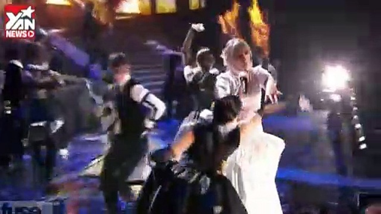 [Stage] Taylor Swift - I Knew You Were Trouble (The BRIT Awards 2013)