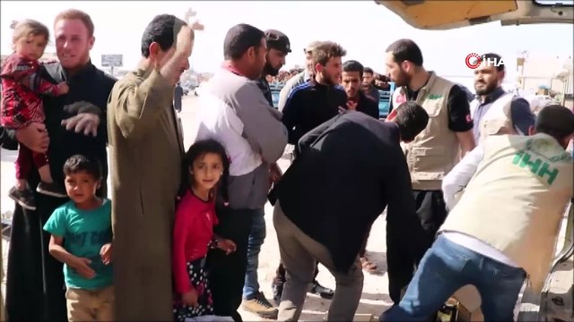 - Bombardımandan Kaçan Siviller Zeytinliklere Sığındı- Suriye’nin İdlib Ve Hama Kırsallarındaki Sivil Yerleşim Yerlerine Beşar Esad Rejimi Ve Destekçileri Tarafından Düzenlenen Saldırılardan Kaçarak Türkiye Sınırına Yakın Bölgelere Gel...