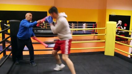 Salonda 'boksör' arazide 'güvercin' yetiştiriyor - AĞRI