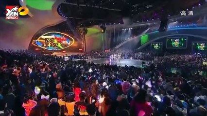 [Video News] Jang Keun Suk tặng dây chuyền cho fan trong concert tại Trung Quốc