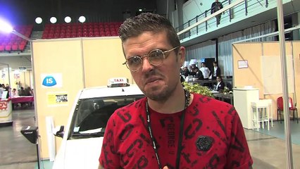 Quand les jeunes improvisent un film ayant pour décor un taxi...