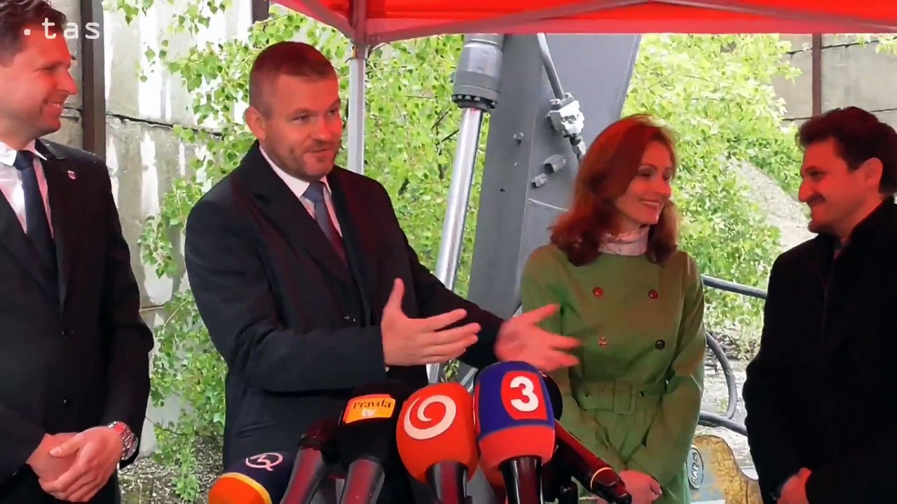 Premér P. Pellegrini rád zasadí skeletu na Rázsochách 
