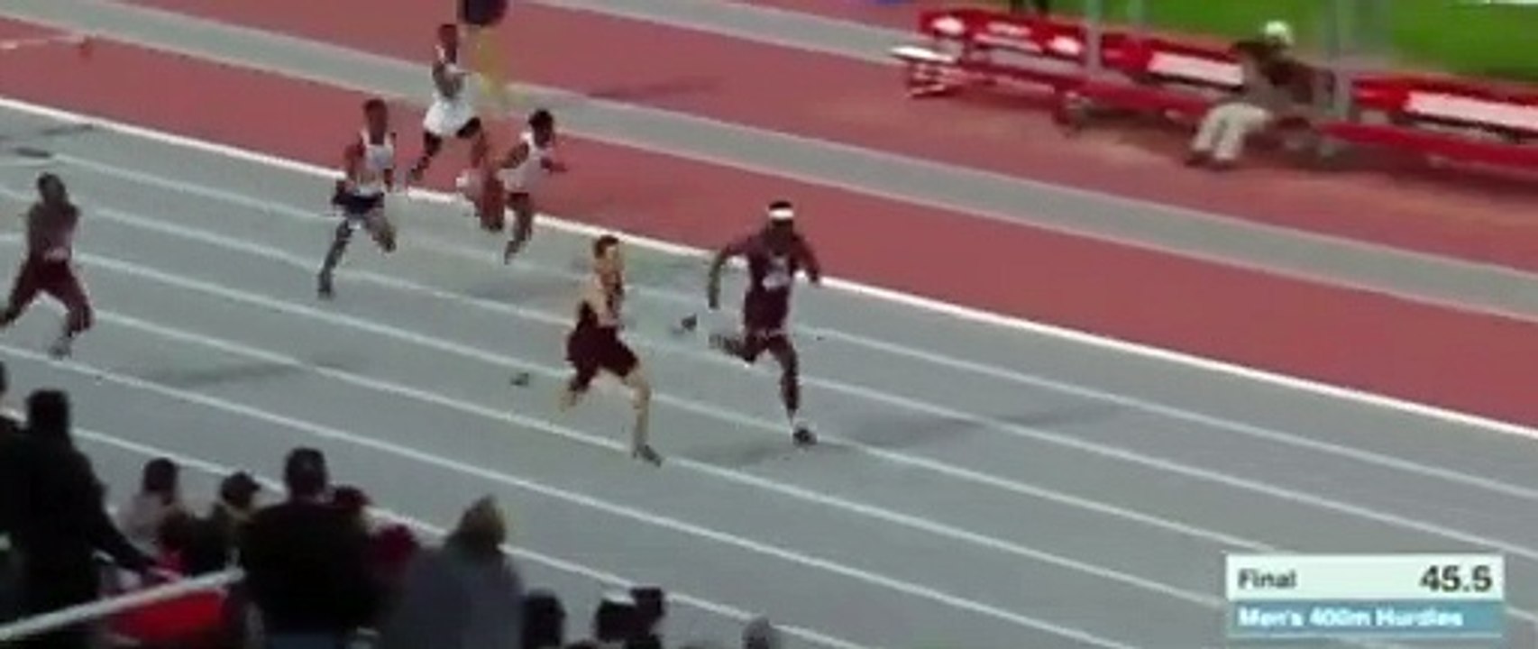 VĐV điền kinh nhảy như bay để về đích trước