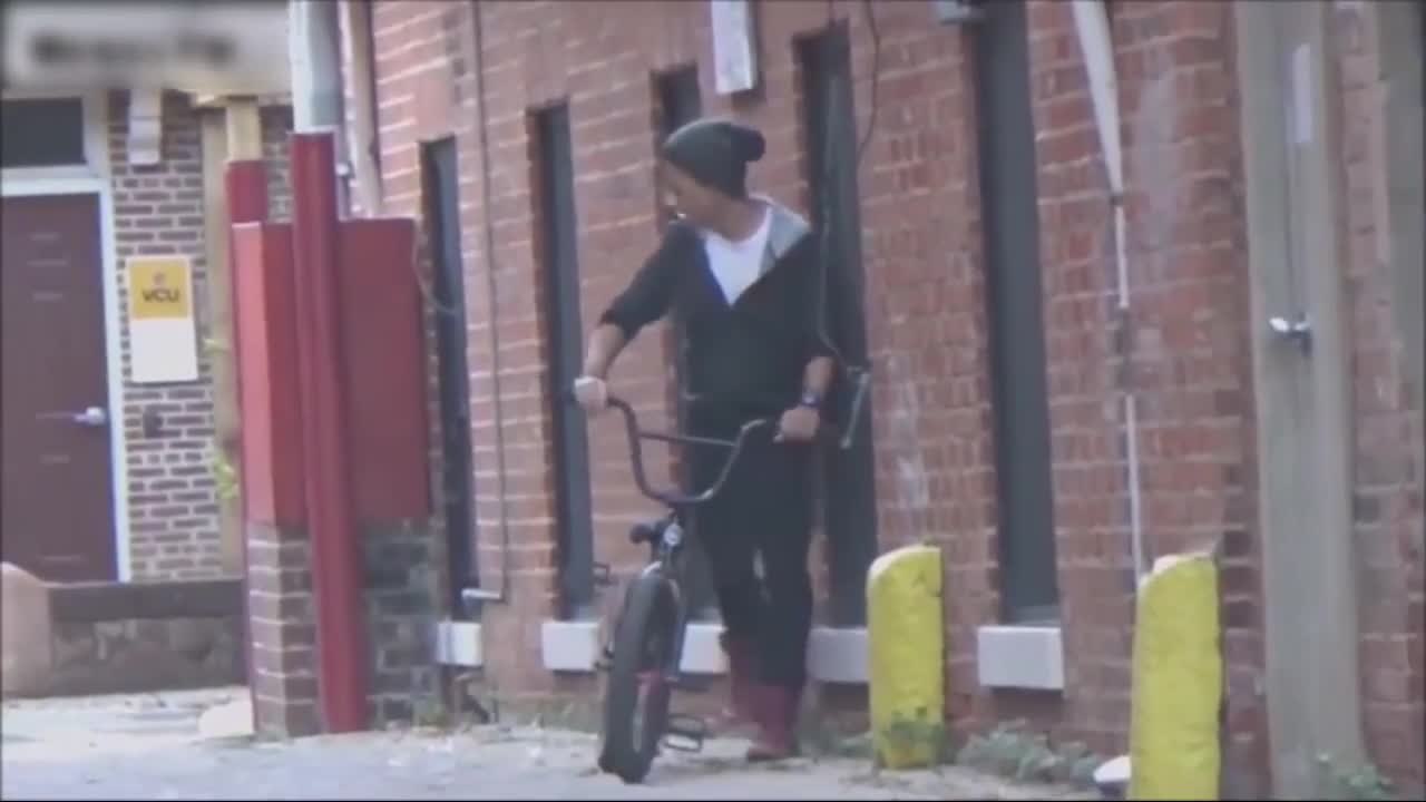 Funny bicycle thief