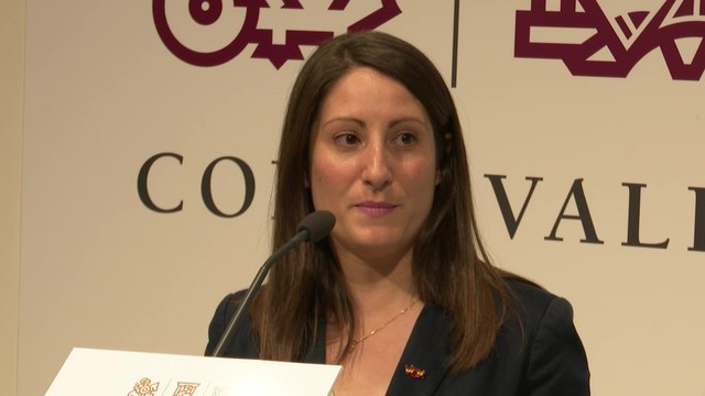 Vega explica que Vox jura sus cargos por 'Dios y España'