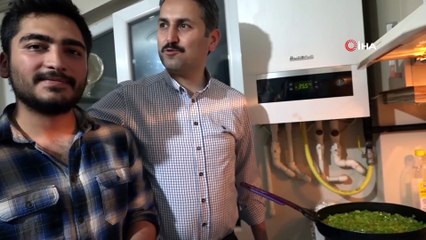 Başkan Eroğlu üniversiteli gençlerle sahur yaptı, öğrencilik yıllarına geri döndü