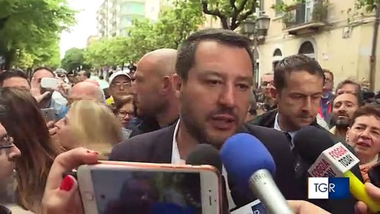 Salvini in Puglia contestato da extracomunitari: "porti restano chiusi, in Europa difenderemo prodotti pugliesi"