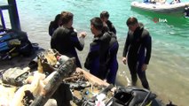 Ayvalıklı gençlerden deniz dibi temizliği