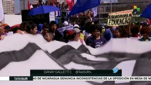 Brasil: miles marchan contra recortes presupuestarios para universidad