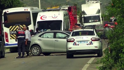 Ödemiş'te otomobille traktör çarpıştı: 3 yaralı - İZMİR