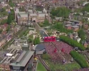 Ajax Şampiyonluğunu 100 Bin Kişiyle Kutladı