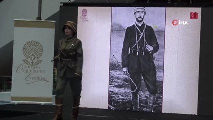 Mankenler Atatürk'ün Giysilerini Sergiledi