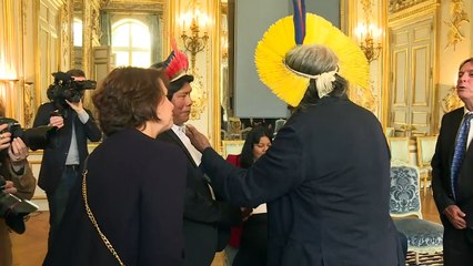 Líder indígena Raoni encontra Macron