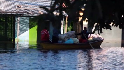 Les Paraguayens fuient les zones inondées