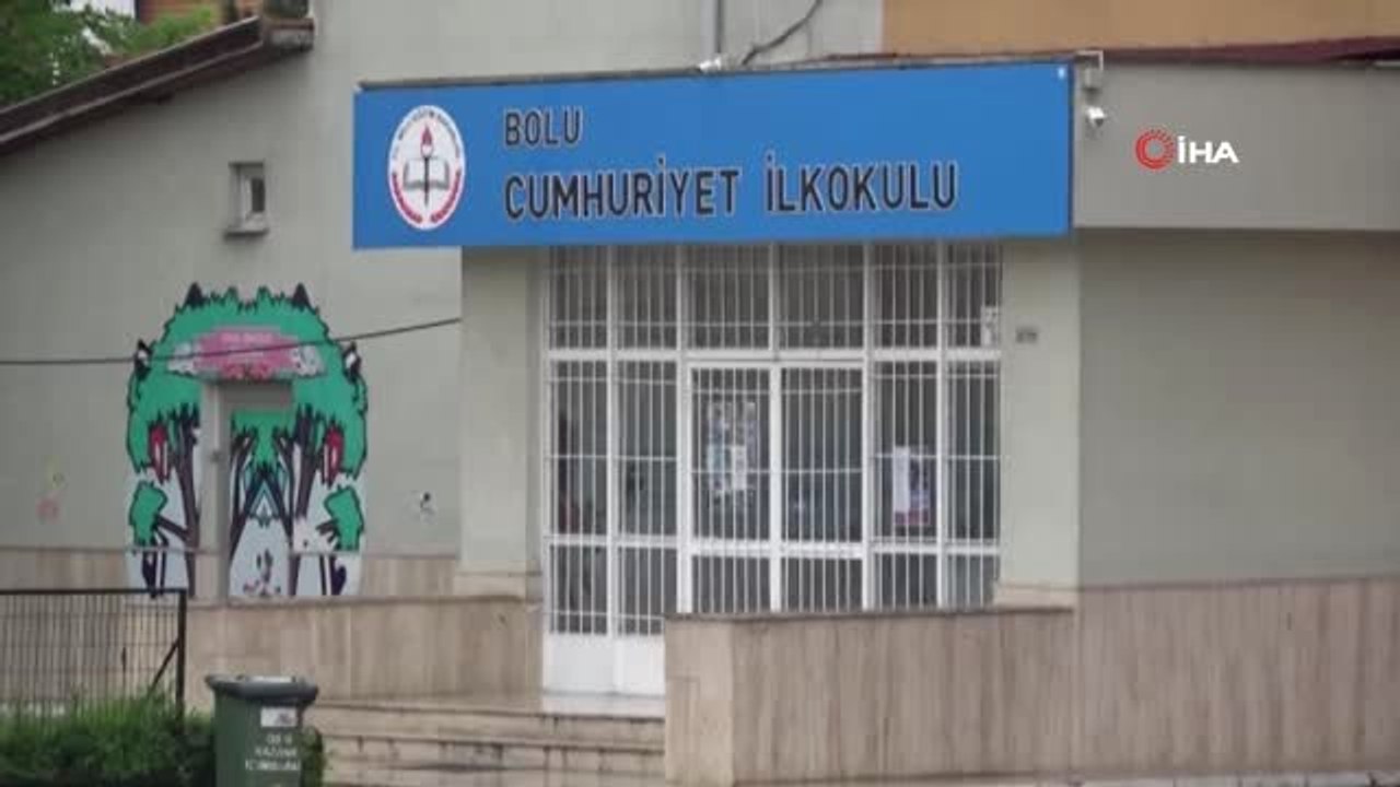 Sınıfta Öğrencisini Tokatlayan Öğretmenin Arşiv Görüntüleri