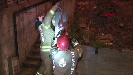 İstanbul-Beykoz'da İki Katlı Binanın Duvarı Yıkıldı