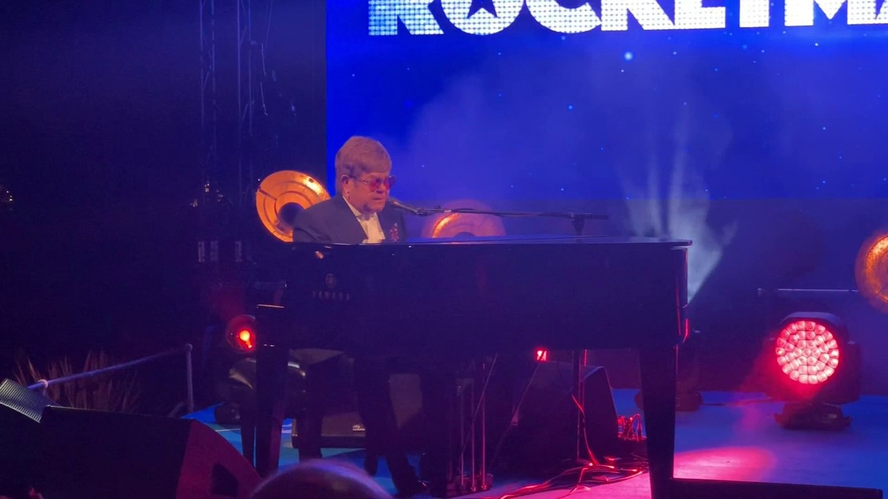 Pour la présentation de "Rocketman", Elton John...