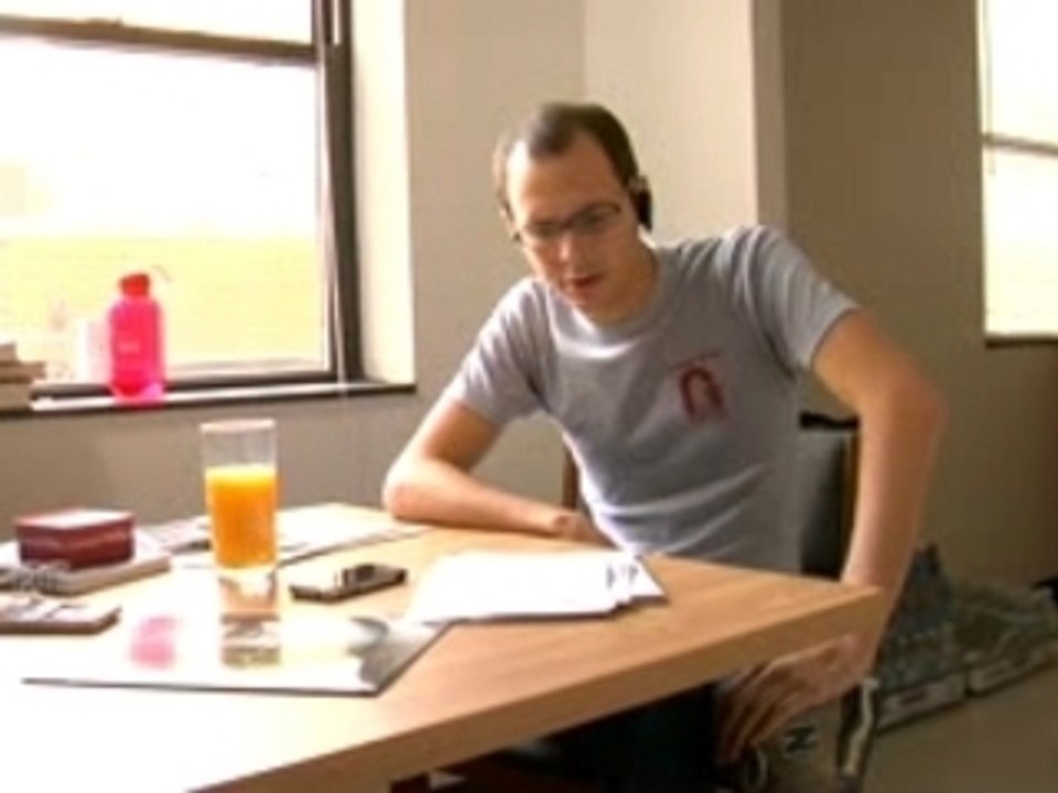 Daniel vs robophone (800x450)