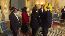 Líder indígena Raoni encontra Macron