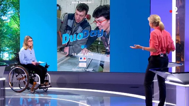 Anne-Sophie Lapix se lâche sur le plateau du 20h en chantant et en dansant sur La Carioca - Regardez