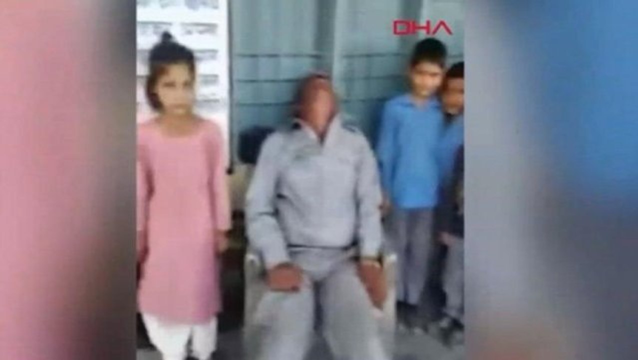 Öğrenciler, Sınıfa Sarhoş Gelen Öğretmenleri ile Fotoğraf Çektirdi!