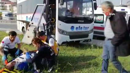 Servis midibüsü D-100’de bariyerleri parçalayarak karşı şeride geçti: 1 yaralı